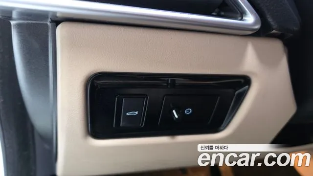 Jaguar XE — фото 20