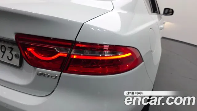 Jaguar XE — фото 23