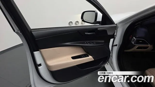 Jaguar XE — фото 24