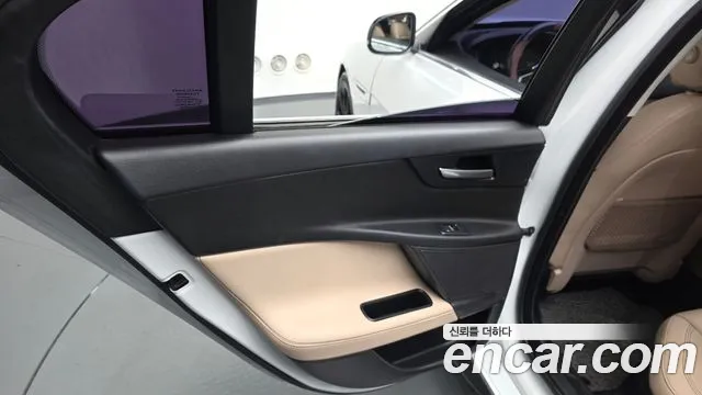 Jaguar XE — фото 25