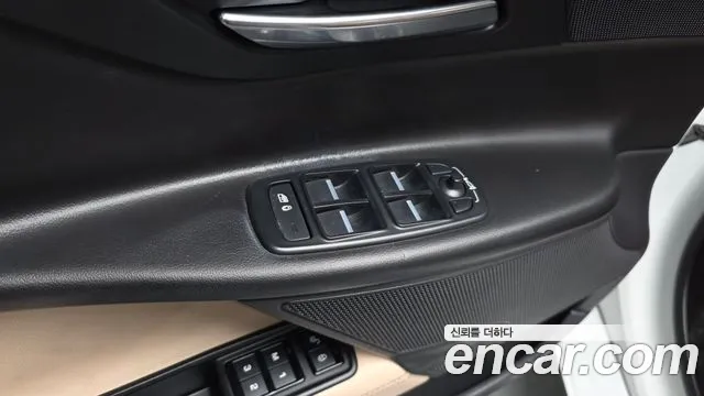 Jaguar XE — фото 28