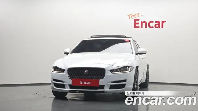 Jaguar XE — фото 3