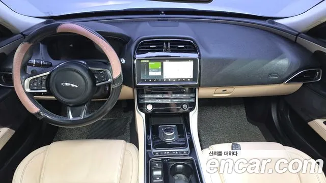 Jaguar XE — фото 7