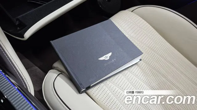 Bentley Flying Spur — фото 16