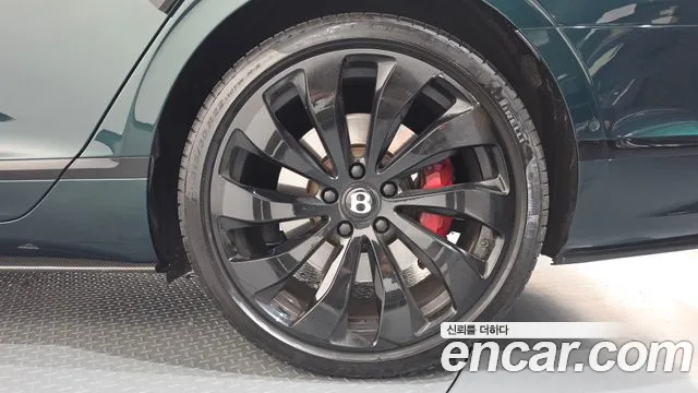 Bentley Flying Spur — фото 21