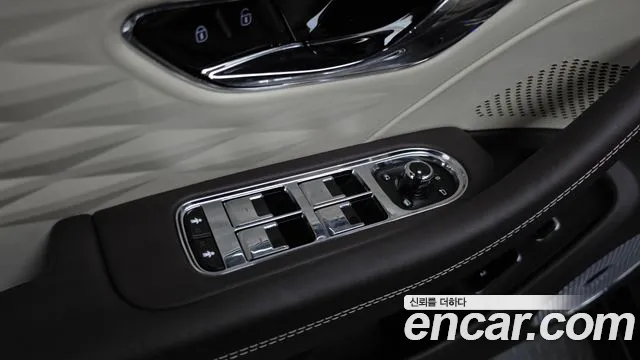 Bentley Flying Spur — фото 35