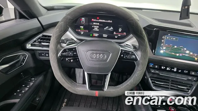 Audi e-tron GT — фото 12
