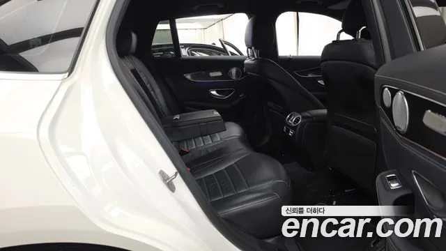 Mercedes-Benz EQC — фото 12