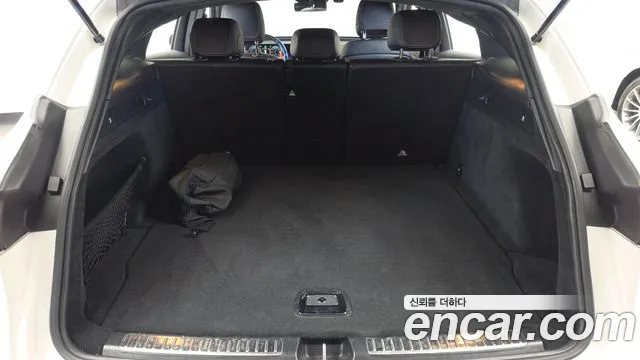 Mercedes-Benz EQC — фото 20