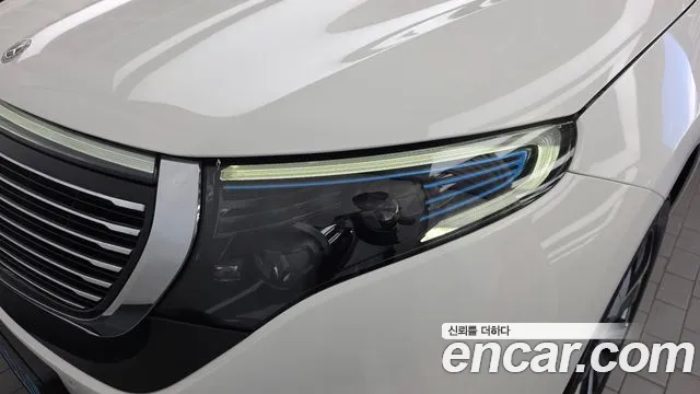 Mercedes-Benz EQC — фото 22