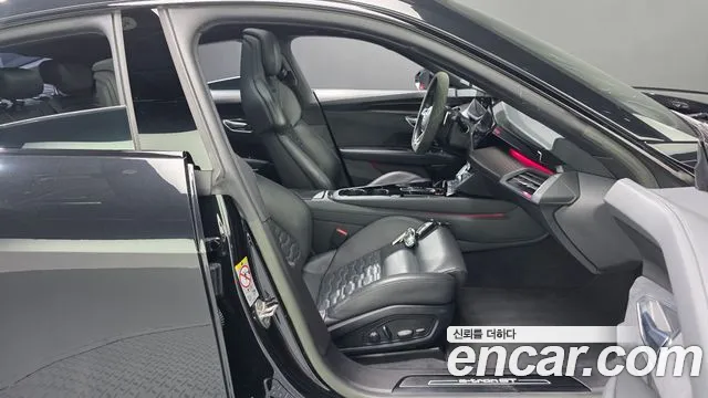 Audi e-tron GT — фото 26