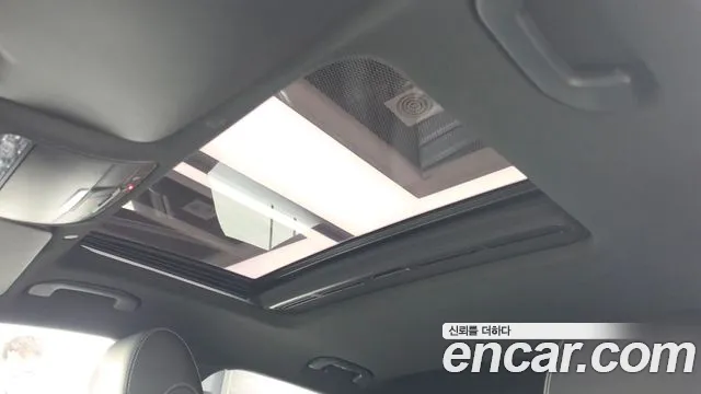 Mercedes-Benz EQC — фото 18
