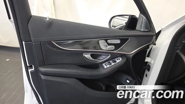 Mercedes-Benz EQC — фото 24