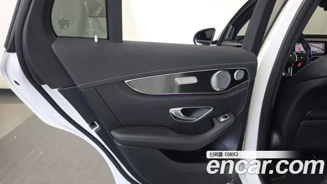 Mercedes-Benz EQC — фото 25