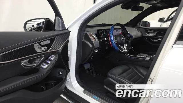 Mercedes-Benz EQC — фото 10
