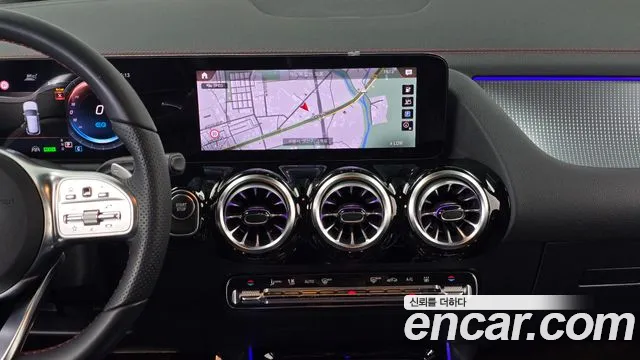 Mercedes-Benz EQA — фото 12