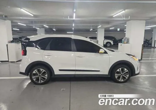 Kia Niro — фото 12