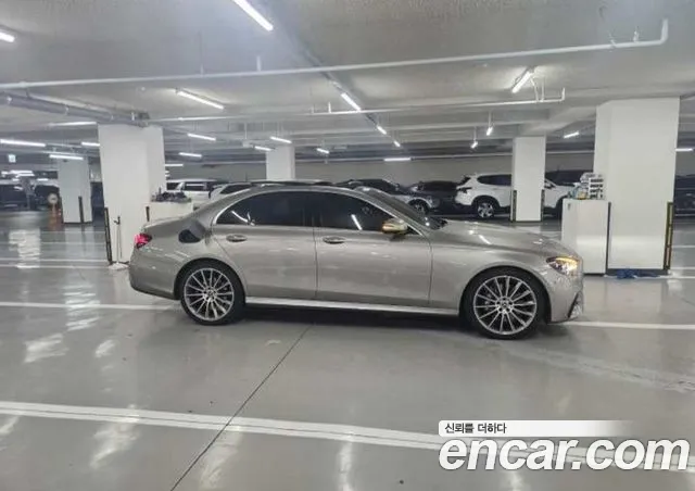 Mercedes-Benz E-Class — фото 12