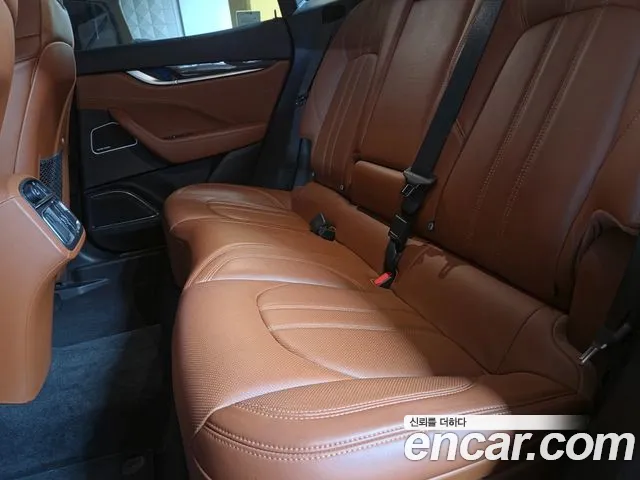 Maserati Levante — фото 11
