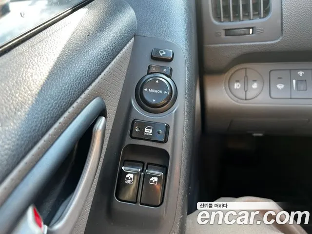 Hyundai Starex — фото 12