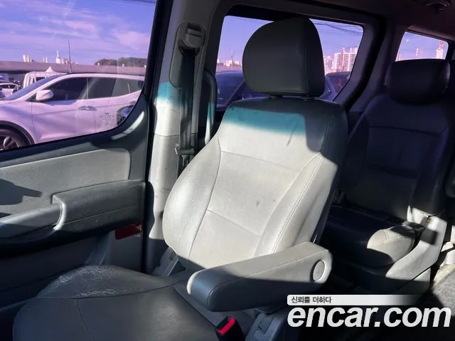 Hyundai Starex — фото 15