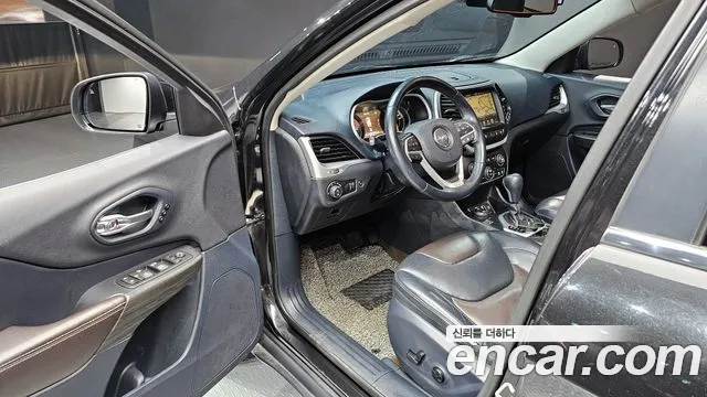 Jeep Cherokee — фото 11