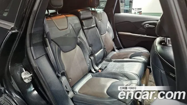 Jeep Cherokee — фото 12