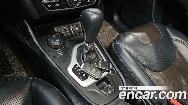 Jeep Cherokee — фото 9