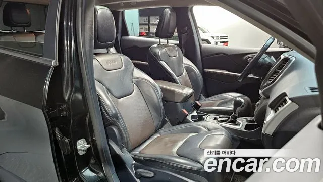 Jeep Cherokee — фото 10