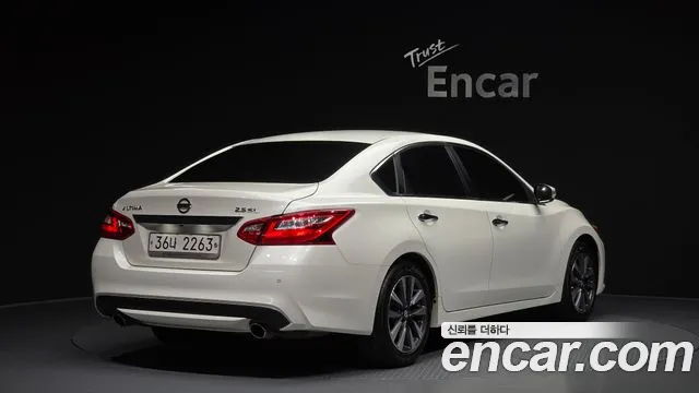 Nissan Altima — фото 2