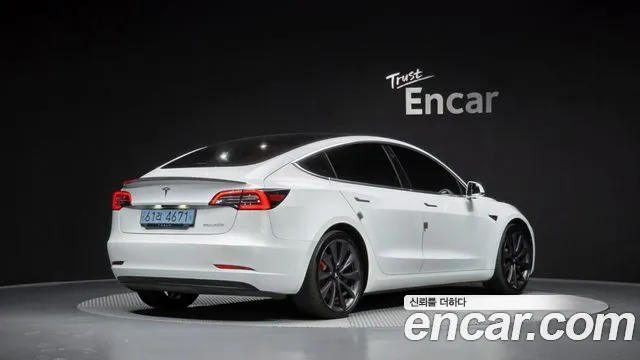 Tesla Model 3 — фото 2
