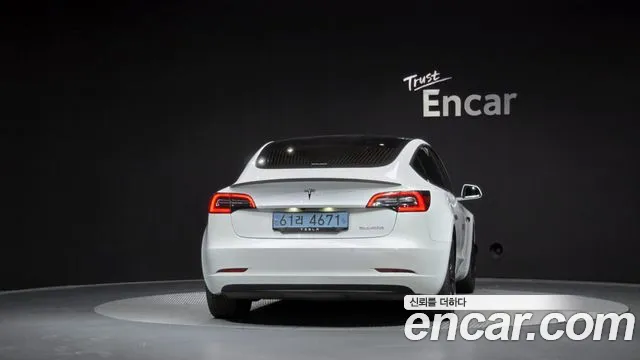 Tesla Model 3 — фото 4