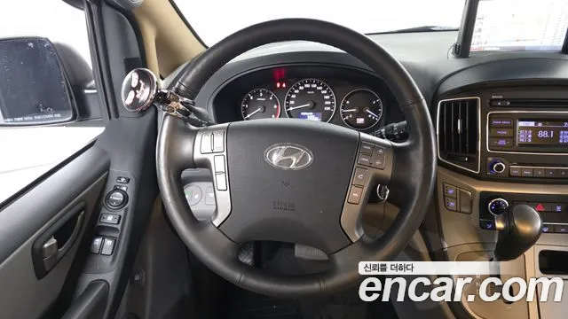 Hyundai Starex — фото 13