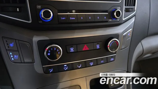 Hyundai Starex — фото 17