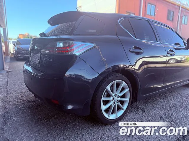 Lexus CT200h — фото 5