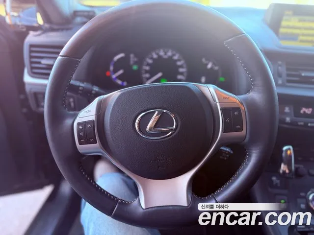 Lexus CT200h — фото 10