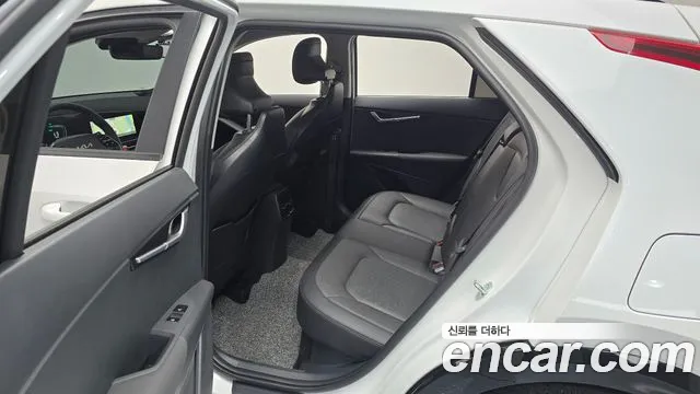 Kia Niro — фото 11