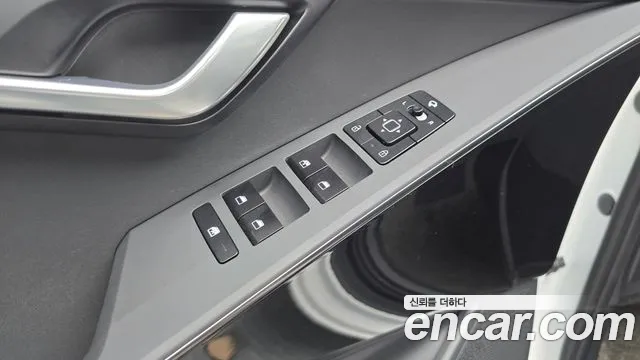 Kia Niro — фото 28