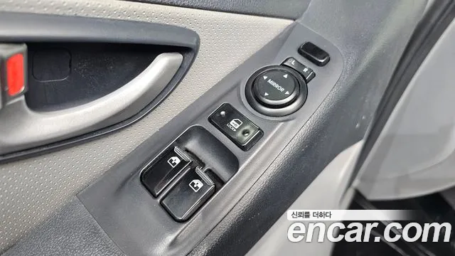 Hyundai Starex — фото 17