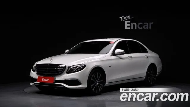 Mercedes-Benz E-Class — фото 1