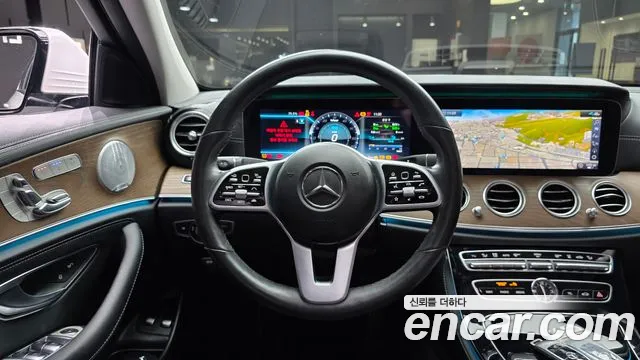 Mercedes-Benz E-Class — фото 14