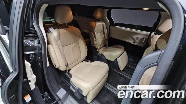 Toyota Sienna — фото 11