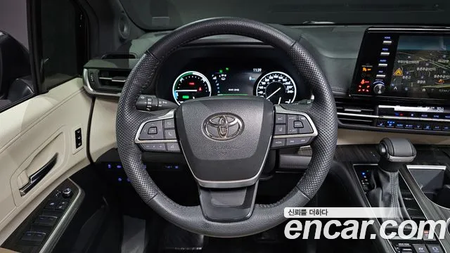 Toyota Sienna — фото 12