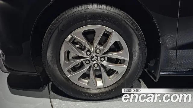 Toyota Sienna — фото 4