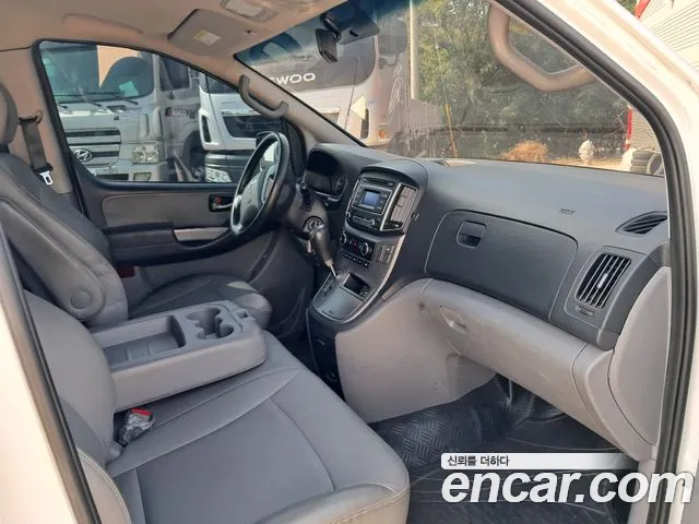 Hyundai Starex — фото 18