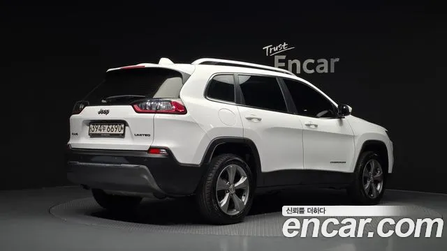 Jeep Cherokee — фото 1
