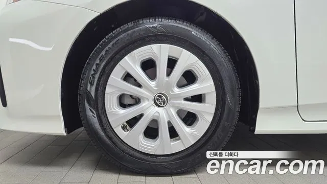 Toyota Prius — фото 5