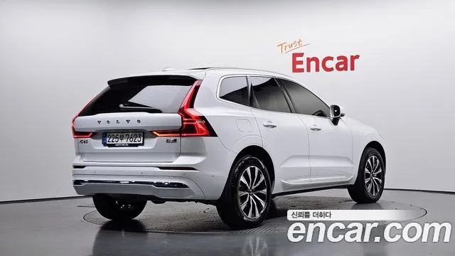 Volvo XC60 — фото 1