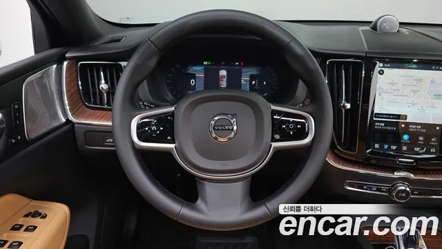 Volvo XC60 — фото 11