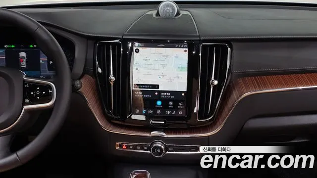 Volvo XC60 — фото 12